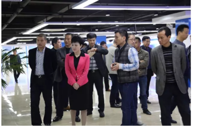 17日,南平市顺昌县县长余向红带领顺昌县有关部门负责人,到丰泽对接扶贫开发工作